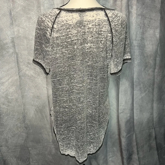 Seven7 Gray & White Burnout Semi-Sheer High Low T-Shirt with Accent Pocket - Med - Picture 5 of 10